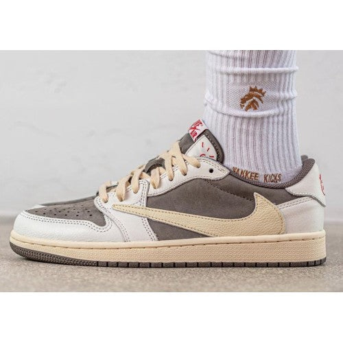 Travis Scott Low Reverse Mocha