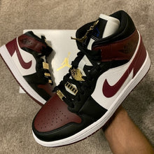 Load image into Gallery viewer, Jordan 1 Mid SE Gold Pendants
